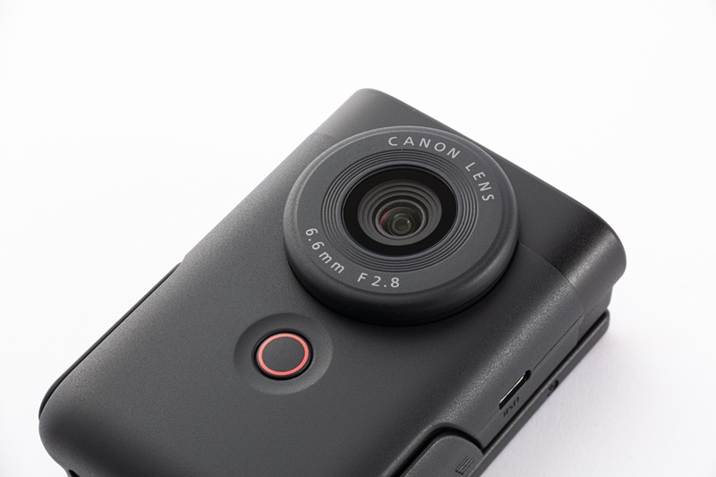 キヤノン初のVlogカメラ「PowerShot V10」、自撮りを片手で快適