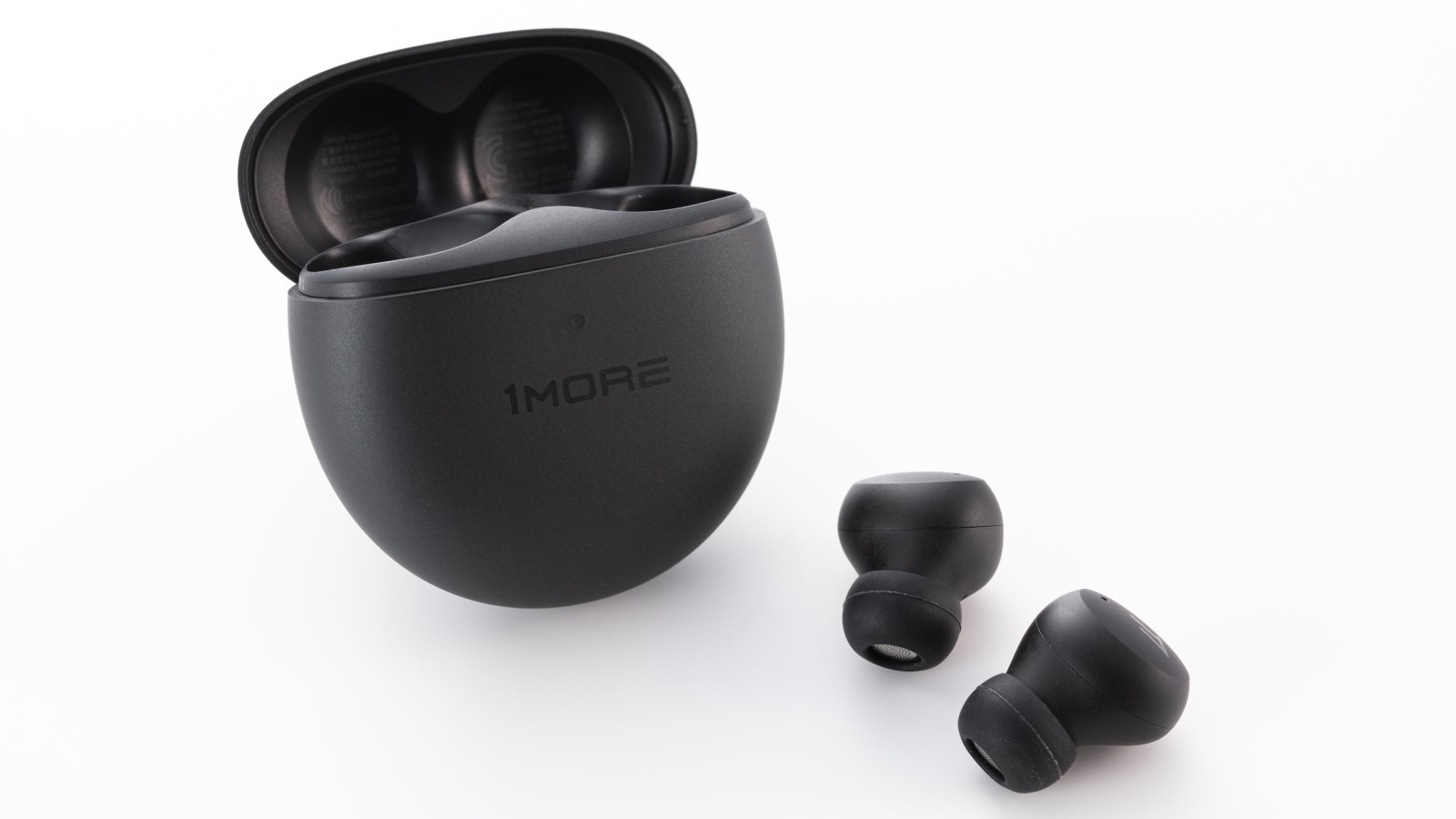 開放型ワイヤレスイヤホン「Google Pixel Buds」、テレワークにも向く