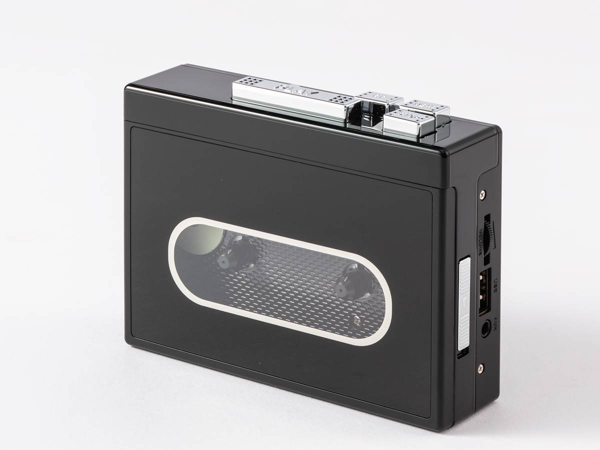 サンコーの「ローファイを楽しむ80'sカセットプレイヤー」はカセットテープに録音された音源をデジタル化する機能を備える携帯プレーヤー。実売価格は4980円（税込み）