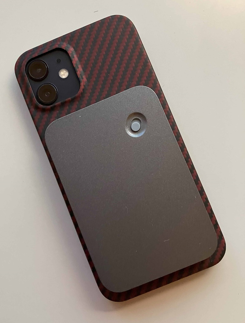 スマホ背面に接着して通話内容を保存、録音デバイス「magmo」を使って