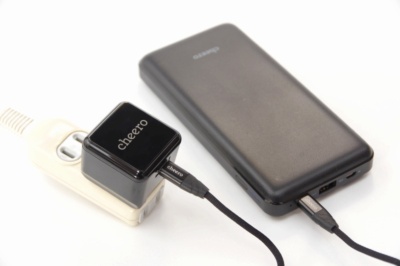 cheeroの「USB Type-C PD Charger 18W」1680円（税込み）。最小かつ最安クラスのUSB PD（出力18W）充電器。主にスマホ向けだが、USB PD対応モバイルバッテリーの急速充電にも使える