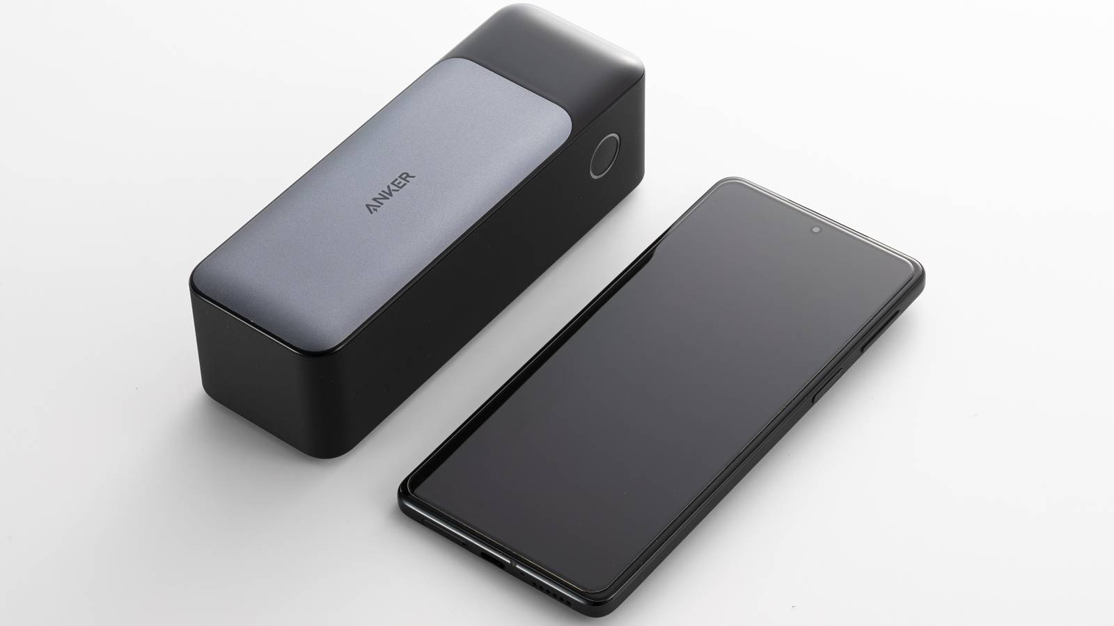 お買い得か無駄遣いか、1万円未満で買えた大容量モバイルバッテリーを