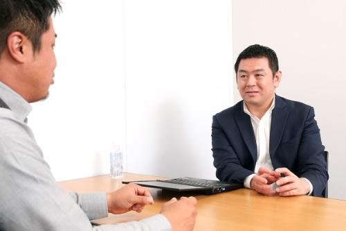 左:HILLTOPの山本勇輝氏、右:リンカーズの桑島浩彰氏