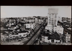 完成から2年後1955年の様子。高さ31mの宮益坂ビルディングだけが飛び抜けて高い（写真：渋谷宮益坂商店街振興組合）