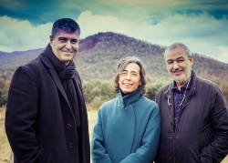2017年のプリツカー賞を受賞した3人のスペイン人建築家。左から、ラファエル・アランダ氏、カルメ・ピジェム氏、ラモン・ヴィラルタ氏（写真：Javier Lorenzo Domínguez）