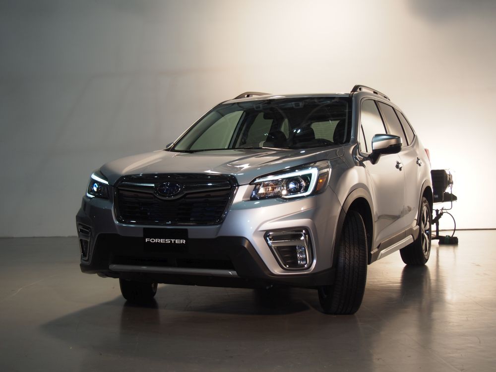 SUBARUの中型SUV「フォレスター」、ホイールベース拡大し後席広く | 日経クロステック（xTECH）