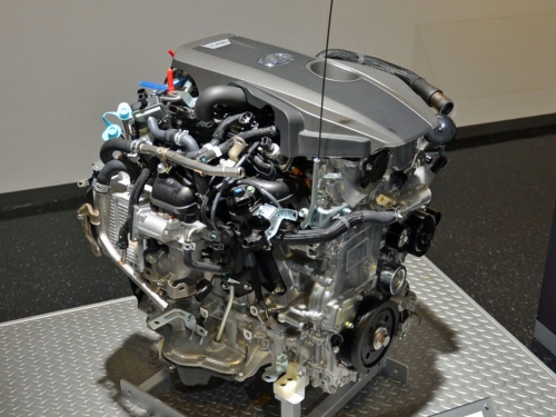 トヨタと共同開発した直列4気筒の直噴過給ガソリンエンジン「8AR」
