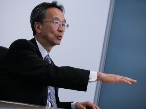 まつなが・かずお。1952年生まれ。東京都出身。1974年に東京大学法学部卒業後、通商産業省(現:経済産業省)に入省。2010年経済産業事務次官。損害保険ジャパン(現:損害保険ジャパン日本興亜)顧問、住友商事やソニーなどで社外取締役を歴任し、2016年から三菱ふそうトラック・バス取締役副会長。 2017年から現職。(写真:加藤 康)