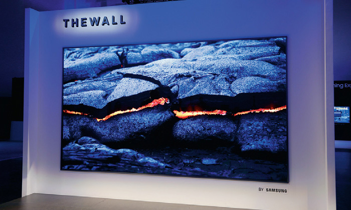 図1　146型のマイクロLEDテレビ「The Wall」