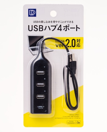 「USBハブ4ポート」は名前の通り、4つのポートを備えるUSBハブ。ダイソーで購入した。価格は税別100円
