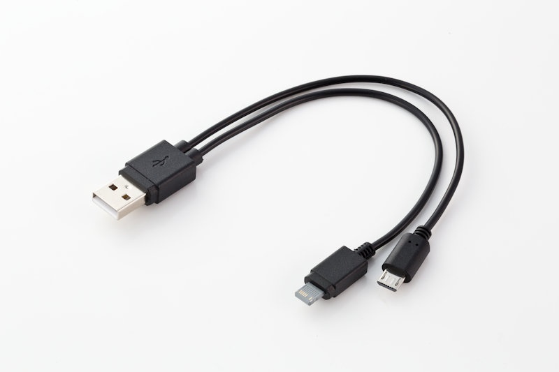 2台同時に充電できる100均usbケーブル 1000円商品と比較 日経クロステック Xtech