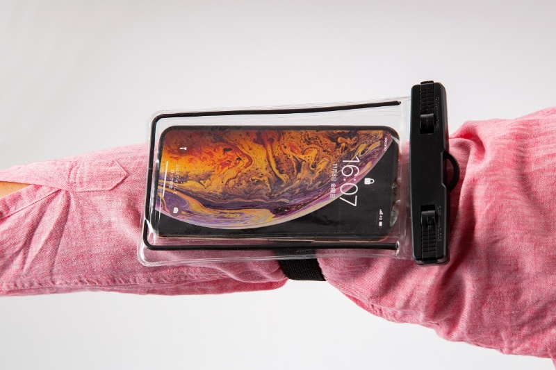 走っても濡れても大丈夫 スポーツの秋 に活用したい100均スマホグッズ 日経クロステック Xtech 走っても濡れても大丈夫 スポーツの秋 に活用したい100均スマホグッズ 日経クロステック Xtech
