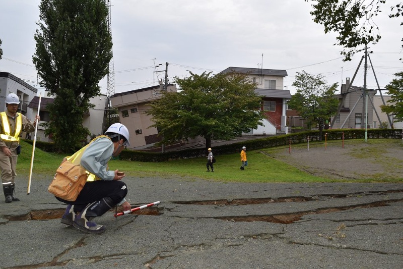 火山灰質の盛り土が液状化 暗きょに流出した可能性も 日経クロステック xtech
