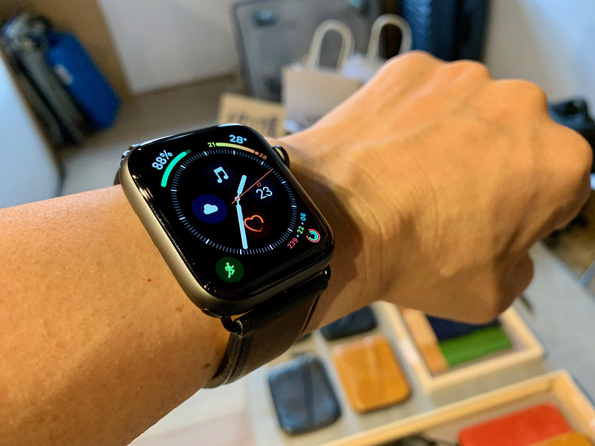 軽快な動作に驚いた、Apple Watch Series 4 | 日経クロステック（xTECH）