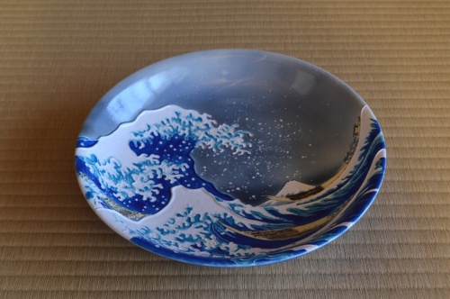 六代宮川香齋作 染付交趾 飾大皿 葛飾北斎 富岳三十六景 神奈川沖浪裏