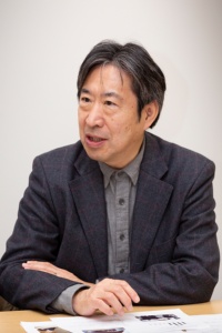Casa di Enの構造設計を担当したホルツストラ代表で、東京大学大学院教授の稲山正弘氏(写真:浅田 美治)