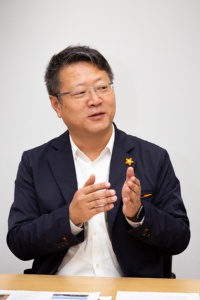 やまだ屋おおのファクトリー早瀬庵を設計した芝浦工業大学教授で、ビルディングランドスケープ代表の山代 悟氏(写真:浅田 美浩)