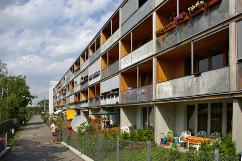 ⽊造5階建てのシュペットルガッセの集合住宅（オーストリア・ウィーン、2005年、Hubert Riess）（写真：網野 禎昭）