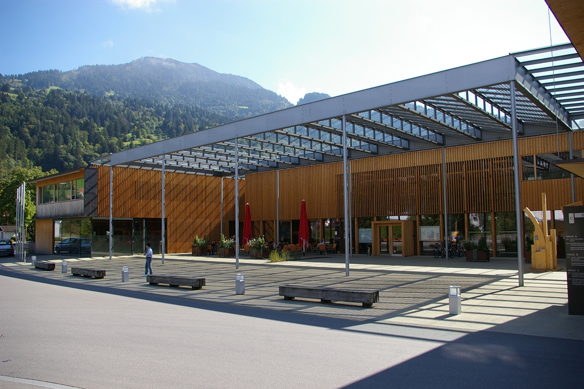  オーストリアの中山間地域にある村の庁舎。ゲマインデ・ツェントルム・ルーデッシュ（オーストリア・ルーデッシュ、2005年、Hermann Kaufmann）（写真：網野 禎昭）