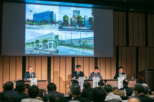 右から、桜設計集団の安井昇氏、三菱地所の海老澤渉氏、竹中工務店の小林道和氏、日経BP総研の小原隆(写真:渡辺 慎一郎)