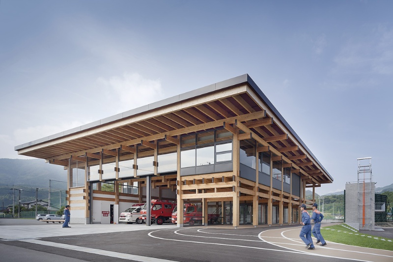 はしご状の架構が消防車を覆う現代版貫構造 日経クロステック Xtech はしご状の架構が消防車を覆う現代版貫構造 日経クロステック Xtech