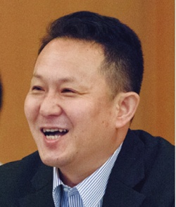 曾根 芳康氏