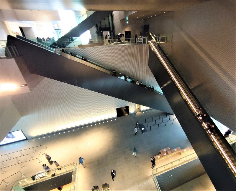 ダイナミックな立体パッサージュが来館者を圧倒 大阪中之島美術館 ついにオープン 日経クロステック Xtech ダイナミックな立体パッサージュが来館者を圧倒 大阪中之島美術館 ついにオープン 日経クロステック Xtech