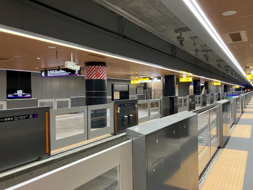開業準備が大詰めを迎えた新横浜駅。新幹線との連絡が格段に便利になる。写真は22年11月の様子（写真：鉄道建設・運輸施設整備支援機構）