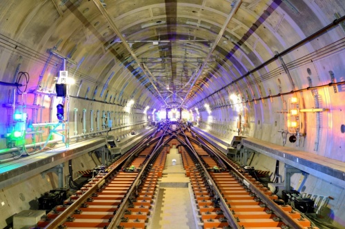 線路が敷設された新横浜トンネル。22年11月撮影（写真：鉄道建設・運輸施設整備支援機構）