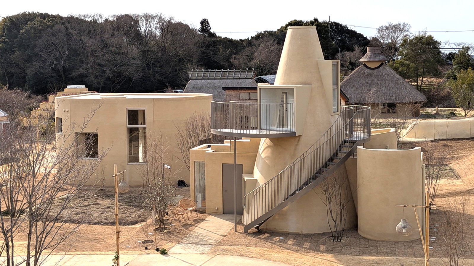 藤本壮介氏設計の農泊2棟完成、淡路島にパソナ運営の「渦の家」「楼の家」