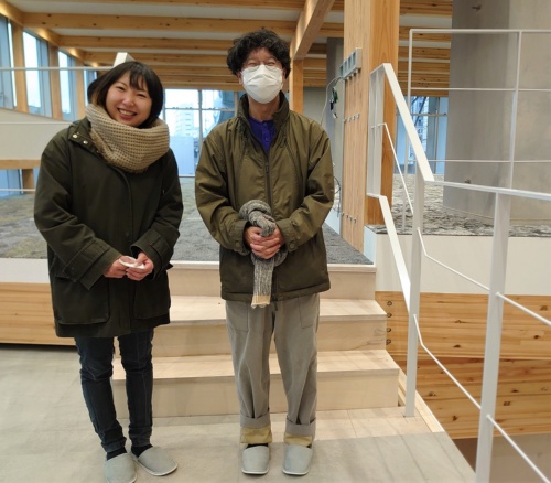 設計はMARU。architectureが手掛けた。左は共同主宰者の森田祥子氏で、右が高野洋平氏（写真：日経クロステック）