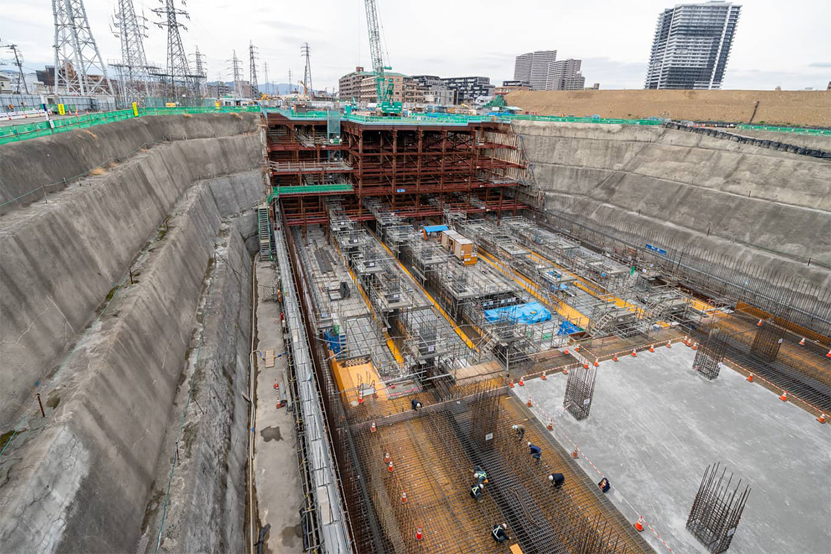 地上部の桟橋から見る神奈川県駅の名古屋方面（写真：大上祐史）