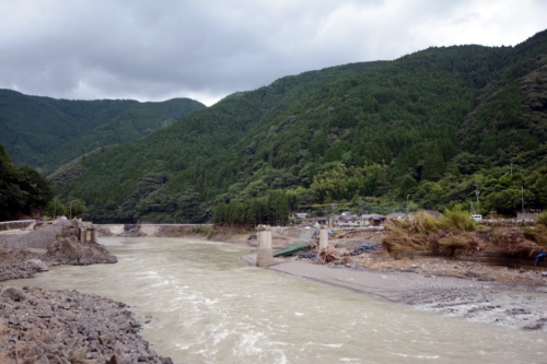 水害直後の鎌瀬橋（熊本県八代市）の流失状況。2020年7月21日撮影（写真：日経クロステック）