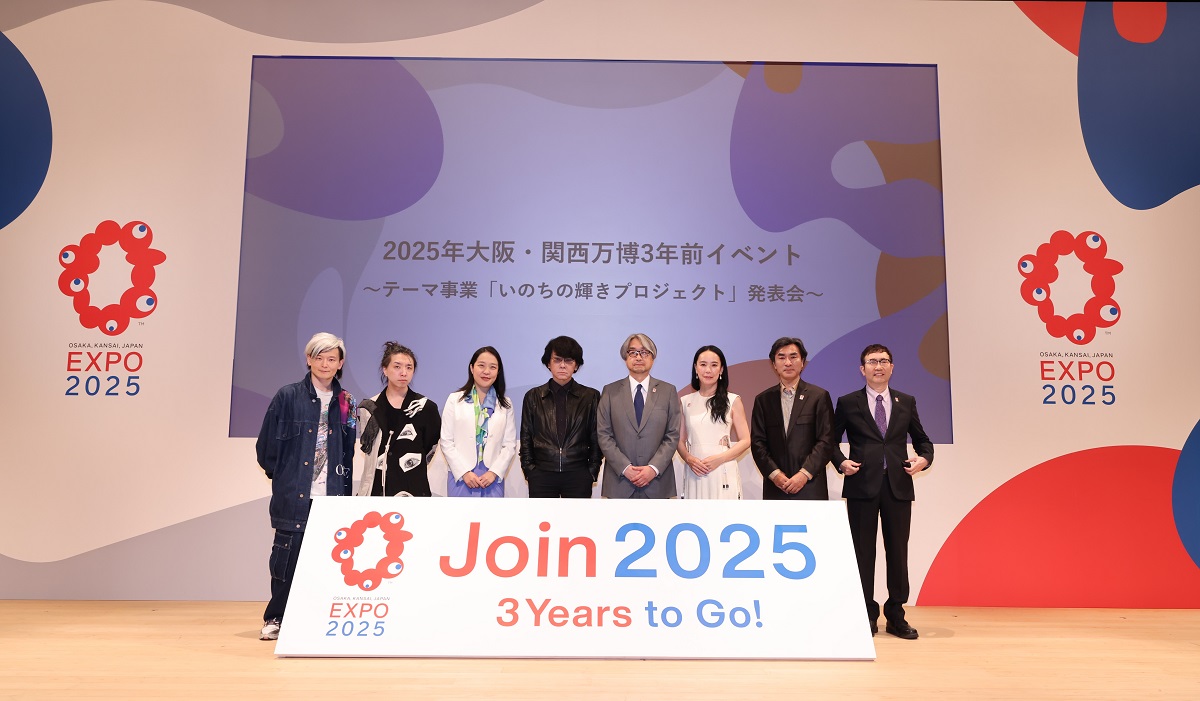テーマ事業プロデューサー8人がそろって会見した（写真：2025年日本国際博覧会協会）