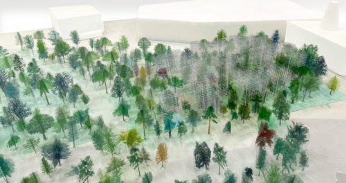SANAAの妹島和世氏と西沢立衛氏は、森に不定形な大屋根を架ける（資料：2025年日本国際博覧会協会）