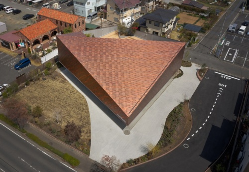 上空から見たJINS PARK。近隣の建物と見比べると、JINS PARKの巨大さが分かる(写真:Daici Ano)