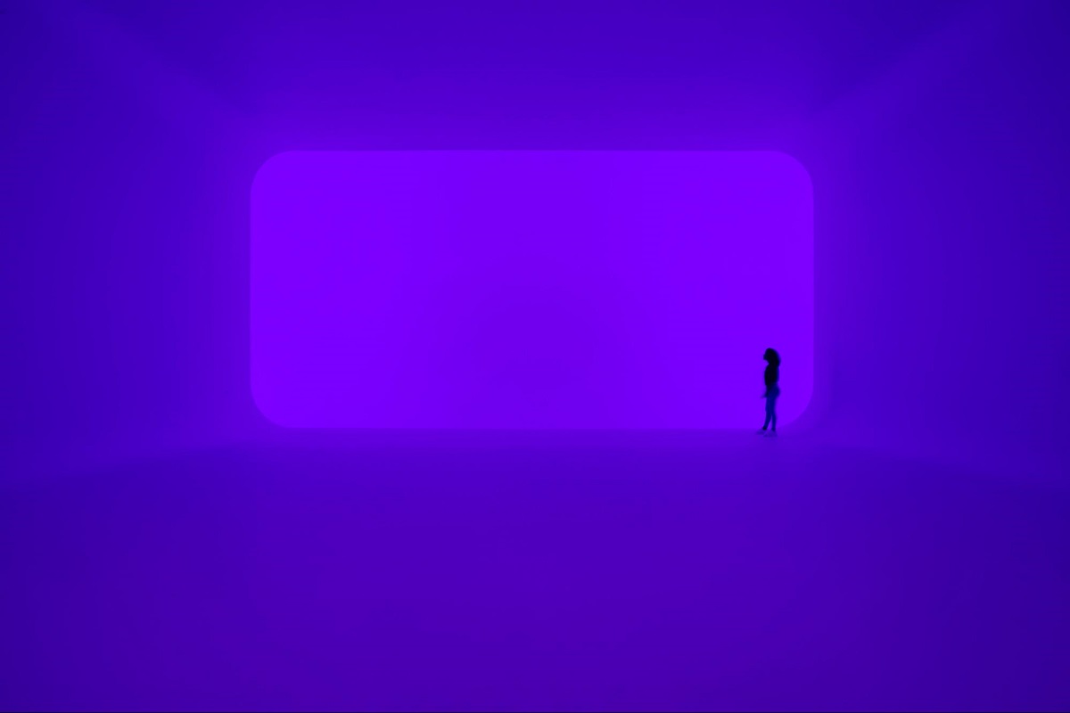 Superblue Miamiの展示1。ジェームズ・タレル氏の作品（資料：James Turrell,AKHU,2021. Installation view of Every Wall is a Door,Superblue Miami,2021. James Turrell. Photo：Oriol Tarridas.）