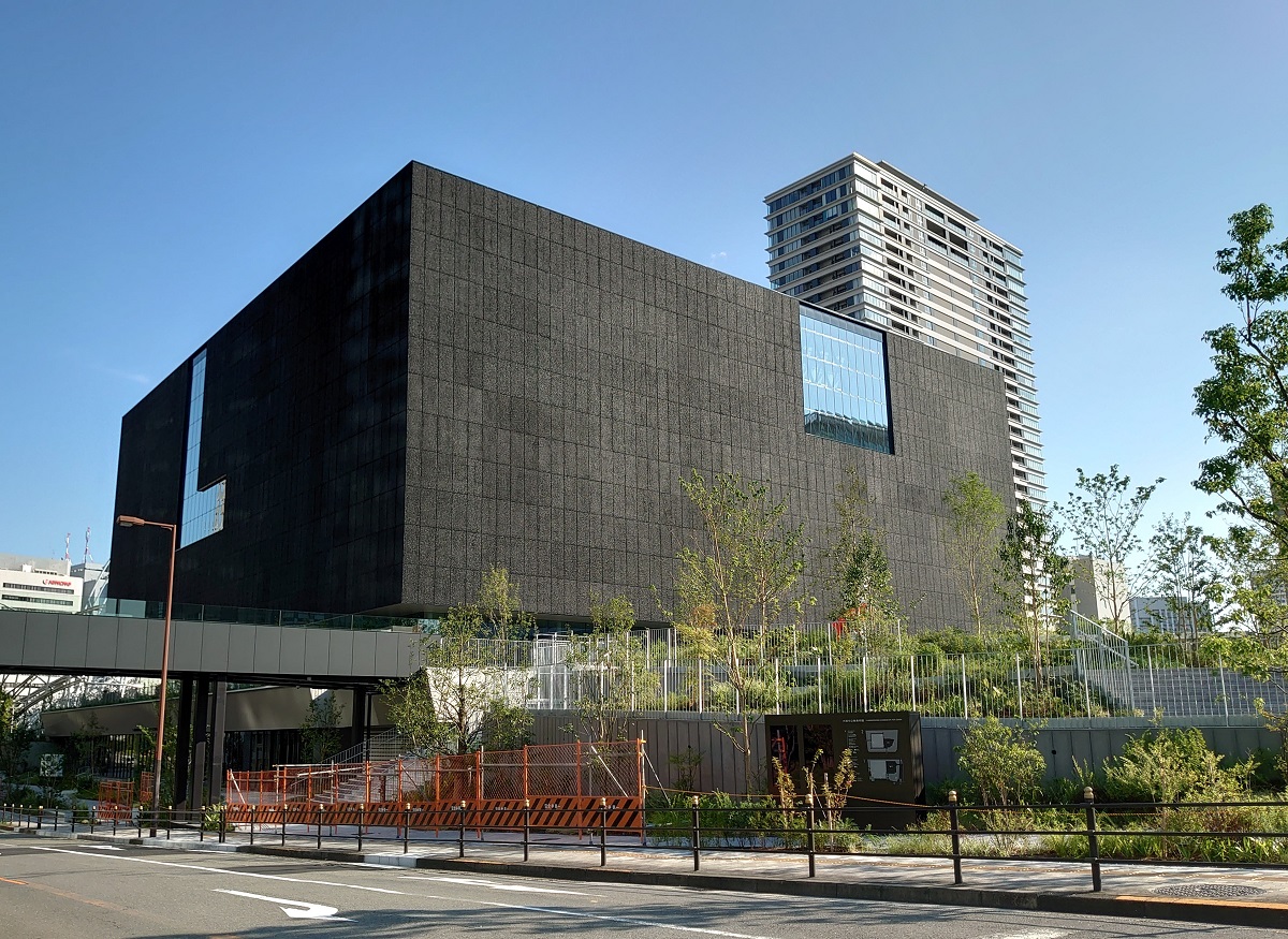 2021年6月30日に竣工した「大阪中之島美術館」の建物（写真：日経クロステック）