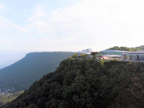 屋島の山上に完成したやしまーる(写真:SUO)