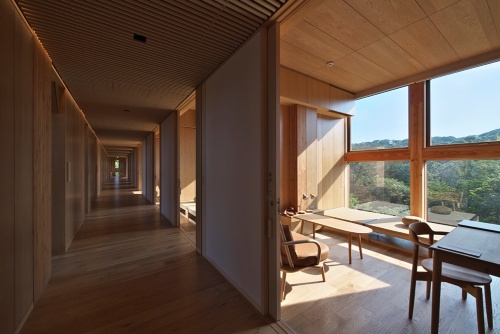 宿坊は18室ある。最大利用人数は宿泊プランで23人、日帰りプランで27人だ。宿泊プランの利用者の約3割が会社役員と経営者だという(写真:生田 将人)