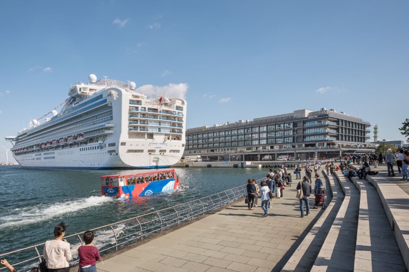 客船ターミナルと商業施設 ホテルが合体した 横浜ハンマーヘッド がみなとみらいに 日経クロステック Xtech 客船ターミナルと商業施設 ホテルが合体した 横浜ハンマーヘッド がみなとみらいに 日経クロステック Xtech