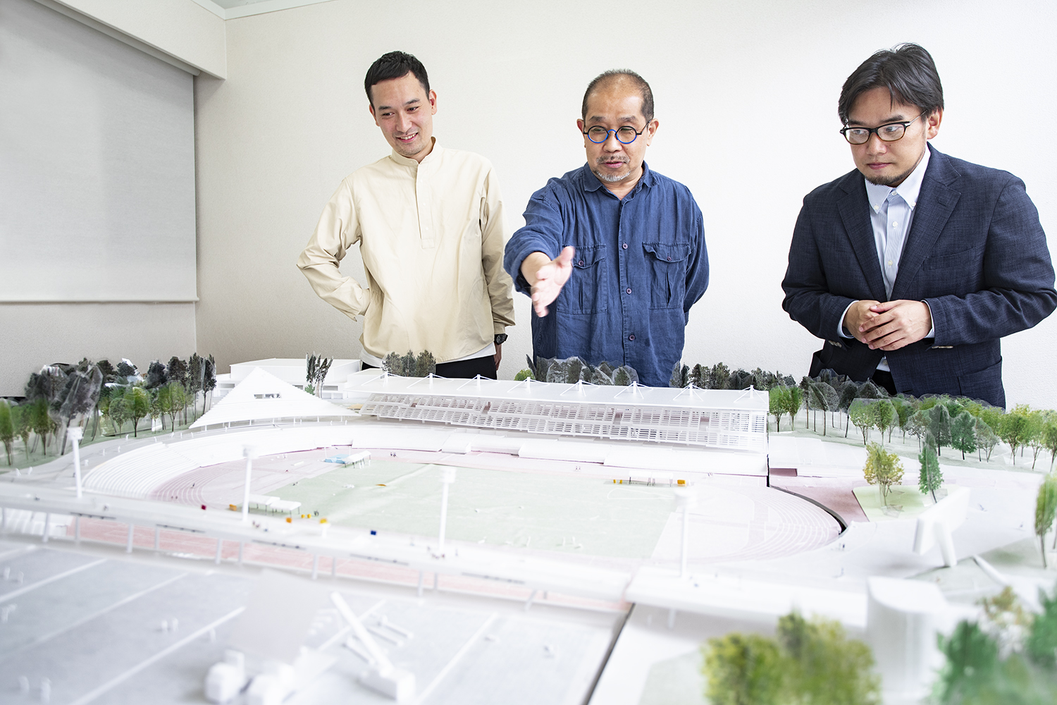 左から、AS パートナーの品川雅俊氏、同・青木淳氏、追手門学院大学社会学部准教授の上林功氏（写真：西田 香織)