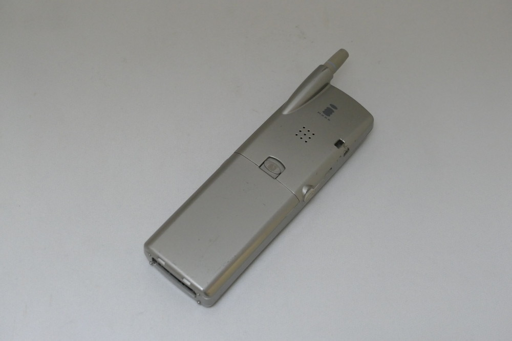 元祖ガラケーの名機、iモード第1号「F501i」（2ページ目） | 日経