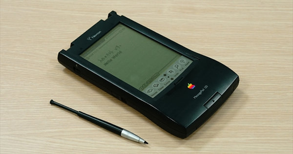 手のひらサイズの名機Palm Pilot、モバイル市場を生み出す | 日経