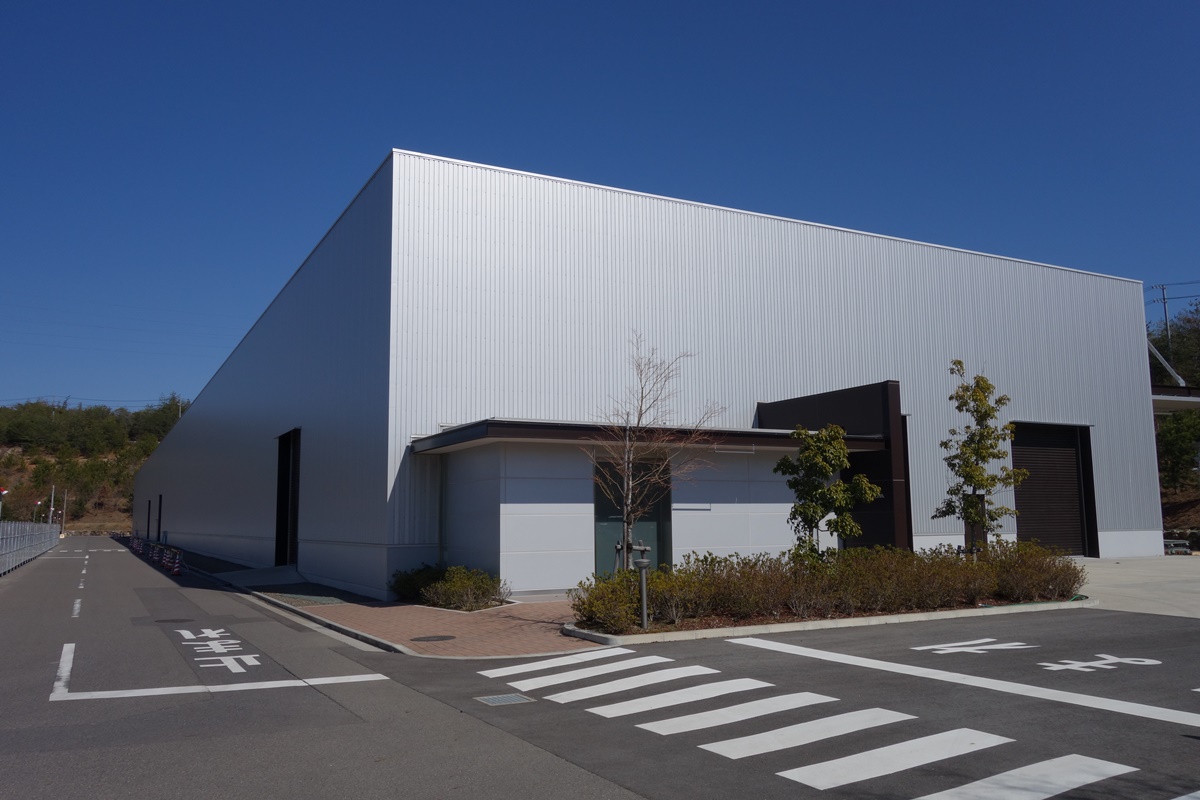 自動化とIoTで人員1/3で1人当たり生産性4倍に、アマダの金型工場 自動化とIoTで人員1/3で1人当たり生産性4倍に、アマダの金型工場