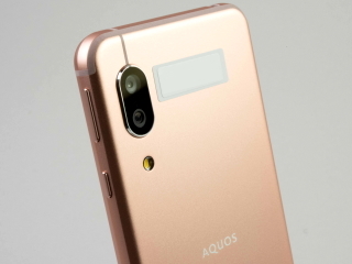 楽天モバイル限定販売のミドルレンジ「Galaxy A7」、その実力を