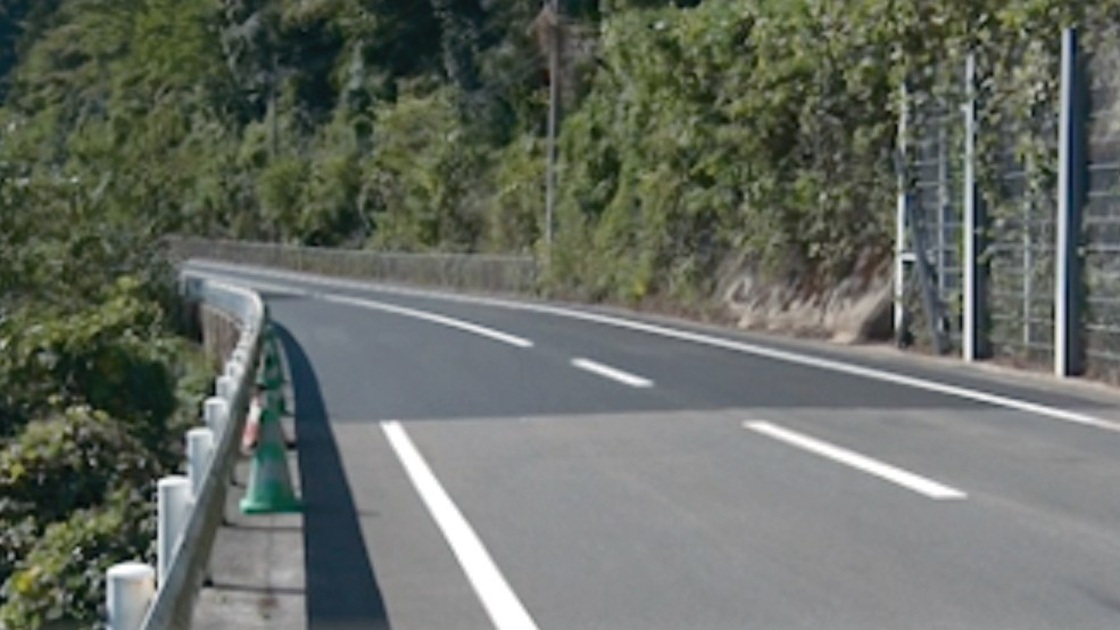 Q．長崎県大村市の国道444号、舗装に何をリサイクル活用した？