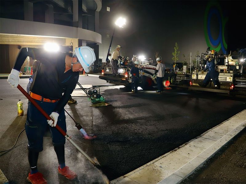 Q．新開発の舗装工法、高耐久化のために混ぜた廃材は？