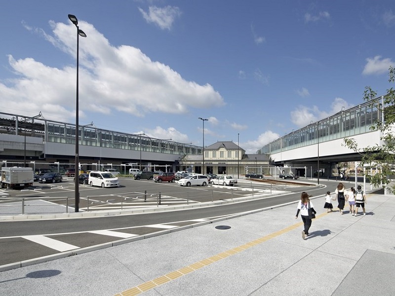 Q．日本初の立体交差駅を一新、昔日の面影を残す仕掛けとは？