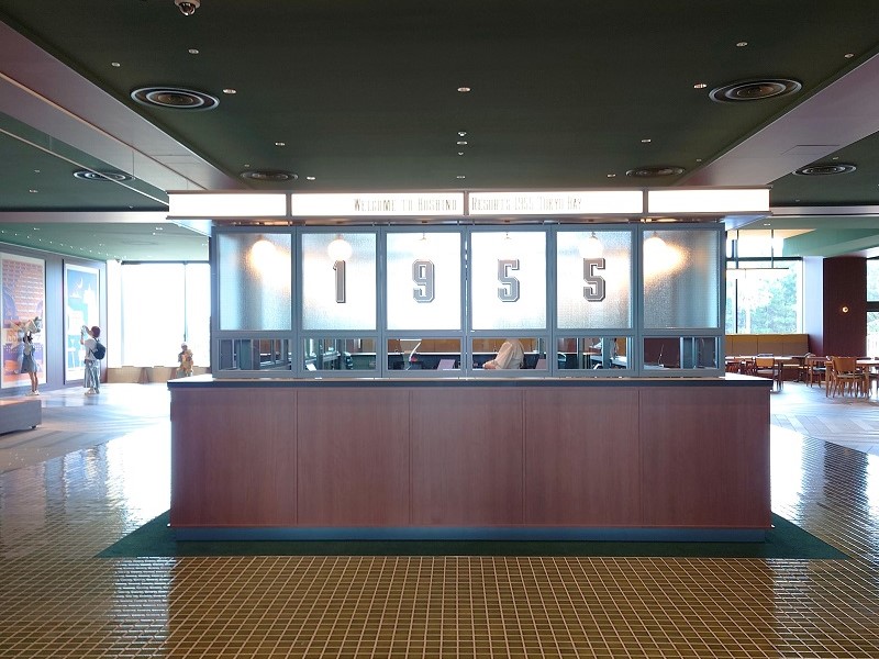 Q．東京ディズニーリゾートに近接する星野リゾートの異色ホテル、特徴は何？